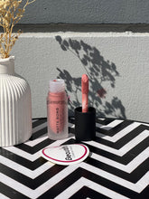 Makeup Revolution - Matte Bomb Liquid Lipstick Nude Magnet