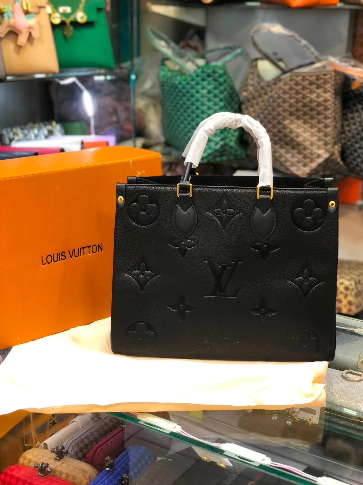 Louis Vuitton - Tote Bag